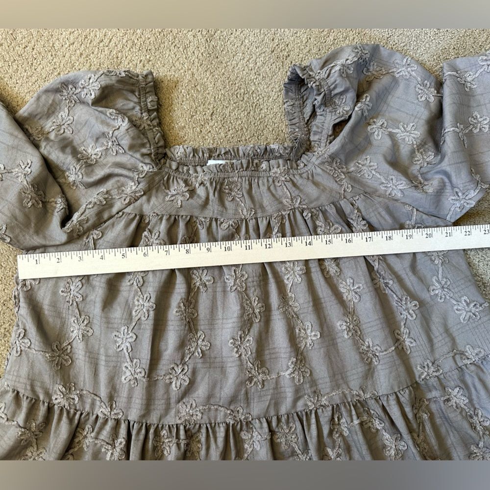 NWT** HAYDEN LA brushed floral puff sleeve top in taupe Size M - Picture 12 of 14